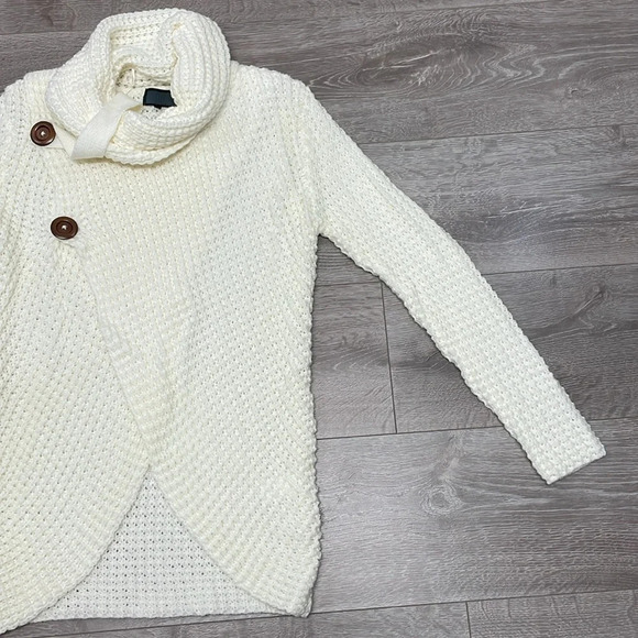 Cream Cowl Neck Chunky Sweater Wooden Buttons Surplice Front M/L - Picture 8 of 15
